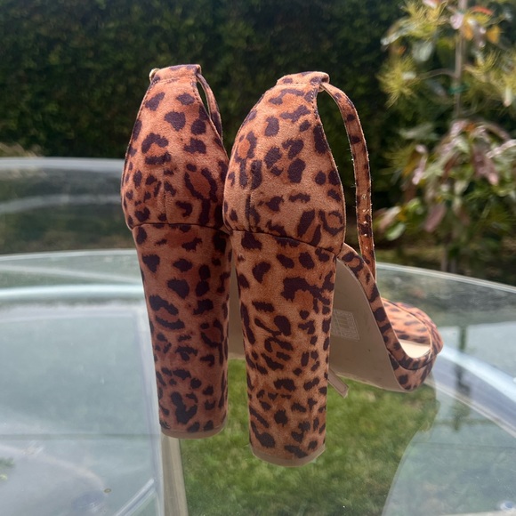 Cheetah heels - Picture 8 of 11